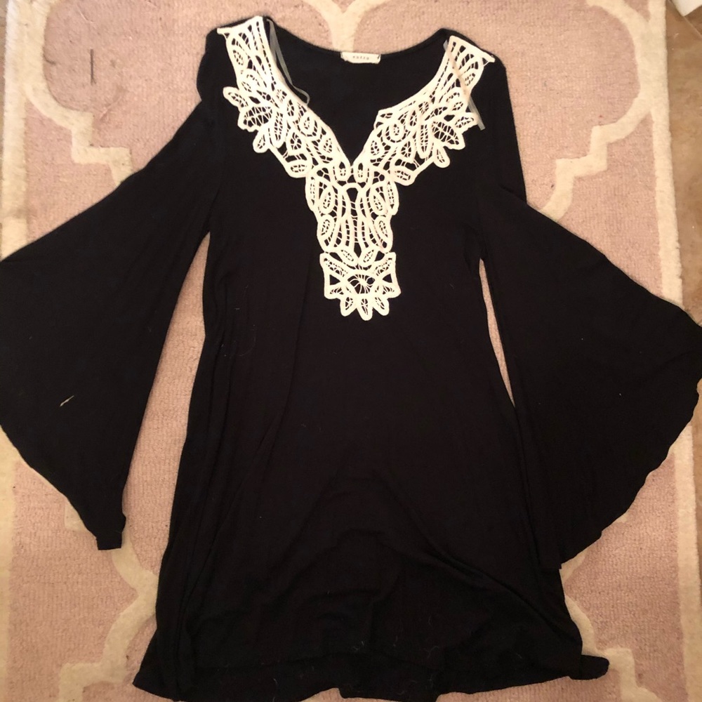 Black Flowy Entro Dress